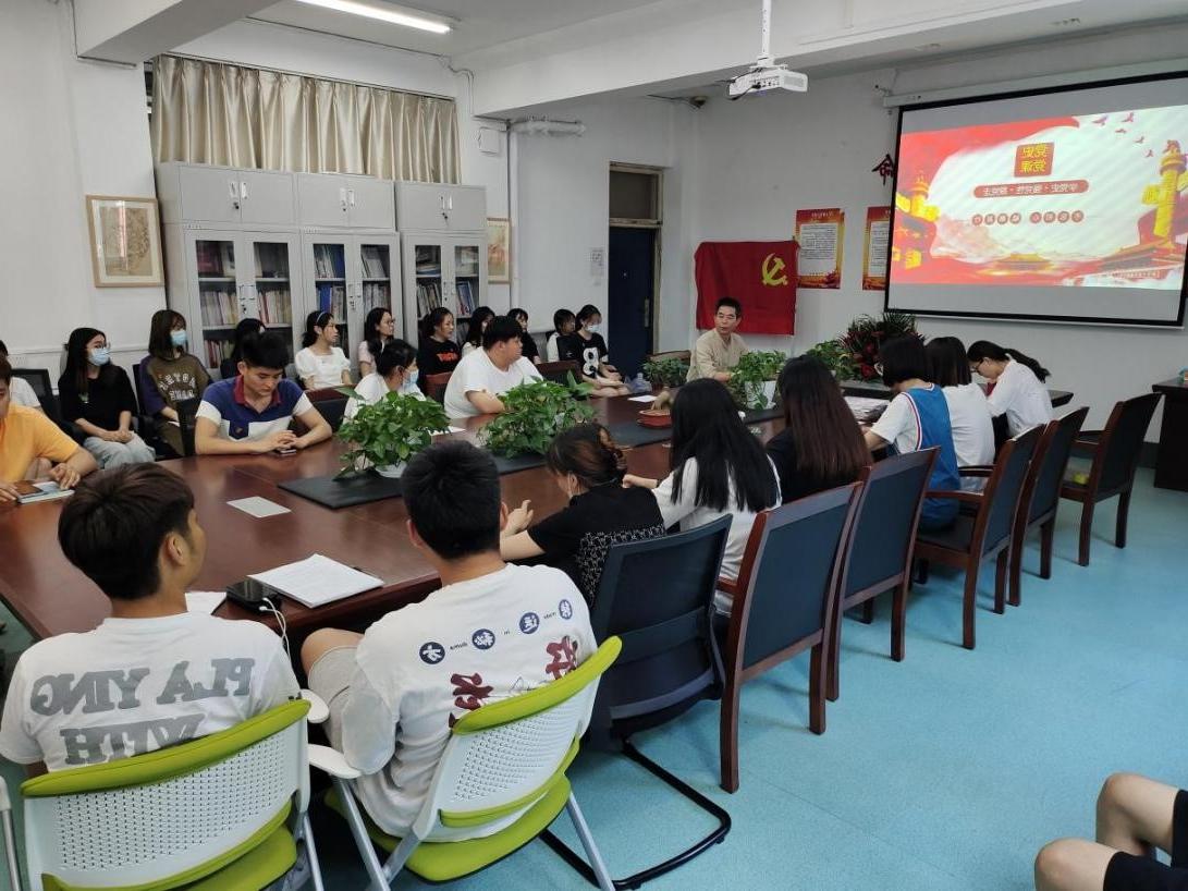 “牢记历史使命 书写人生华章”艺术学院召开毕业生党员座谈会